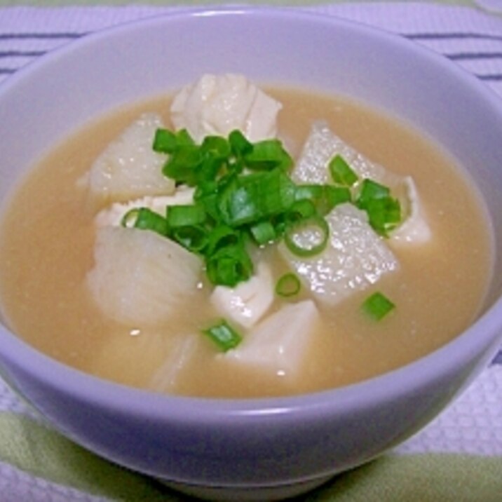 白くて食感が楽しい☆長芋と豆腐のおみそ汁